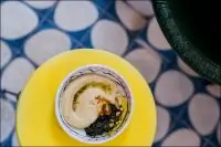 Хумус со шпинатом и черри