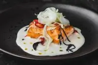 Чавыча с кокосовым йогуртом и фенхелем