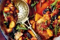 Курица с картофелем и черносливом