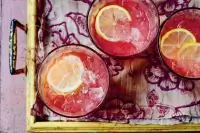 Компот из ревеня и яблок с гвоздикой