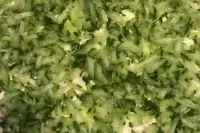 Куриный салат с черносливом и грибами