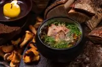 Чечевичная каша с копчеными ребрами