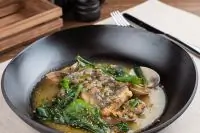 Стейк из зубатки с вонголе