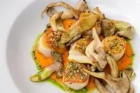 Морковное пюре с гребешками и вешенками