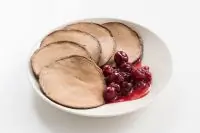 Шоколадные оладушки с вишней