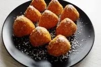 Сладкие сыроедческие онигири