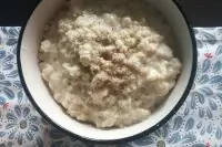 Несладкая овсяная каша с пармезаном