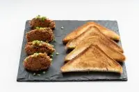 Пате из консервированной рыбы с тостами