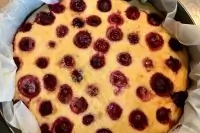 Запеканка из творога с вишней