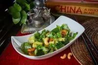 Битые огурцы с кинзой и кешью