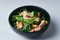 Овощной салат с лососем