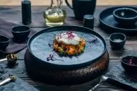 Запеченный стейк из малоглазого макруруса с овощным соте