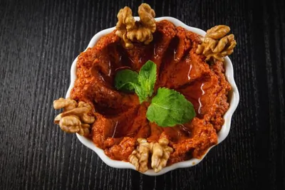 Мезе из запеченного болгарского перца с грецким орехом