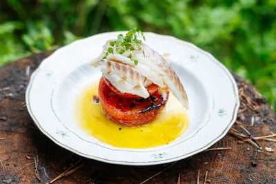 Сибас с карамелизованными томатами