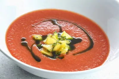 Гаспачо с сезонными персиками