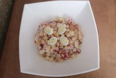 Салат с копченой курицей и пармезаном