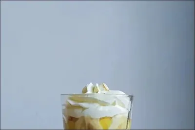 Десерт из банана и ликера