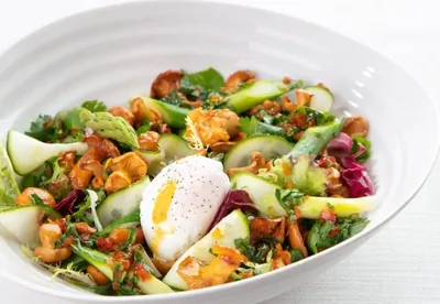 Лисички с цукини и спаржей