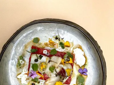 Стейк из арбуза с вареньем из крыжовника