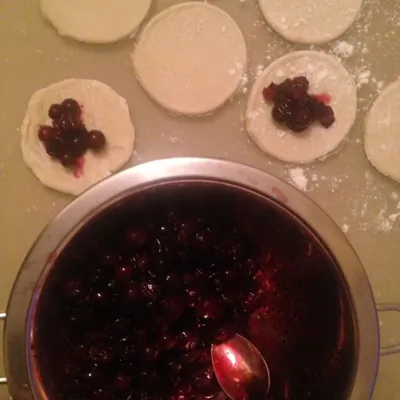 Вареники с черной смородиной и ванилью