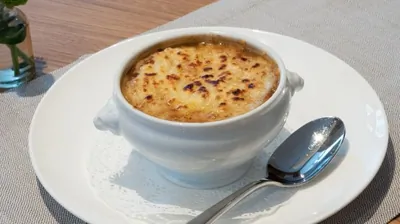 Луковый суп с крутонами