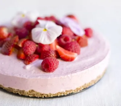 Диетический кокосовый чизкейк с малиной