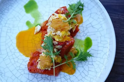 Томленая тыква с крабом, икрой щуки и морковным соусом