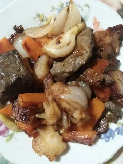 Говяжья печень с яблоками и тыквой