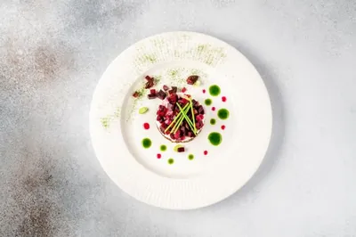 Салат из сельди со свеклой, сливочным сыром и хреном