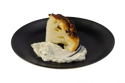 Цветная капуста c соусом тхина