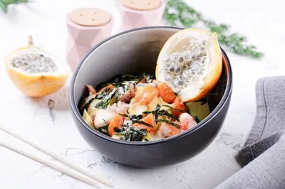 Салат в стиле поке