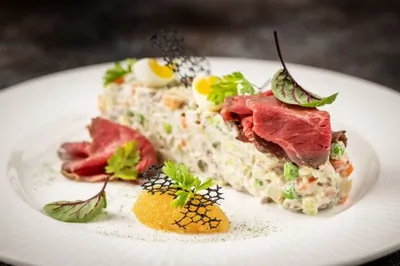 Русский салат с телятиной и икрой