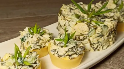 Куриный салат в сырных тарталетках