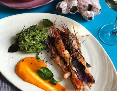 Креветки с острым имбирно-чесночным соусом