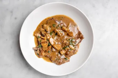 Говядина скалопини с белыми грибами