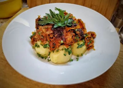 Бигос по-польски со свининой, грибами и квашеной капустой