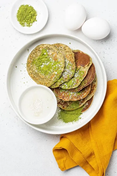 Матча-панкейки с кокосовой сгущенкой