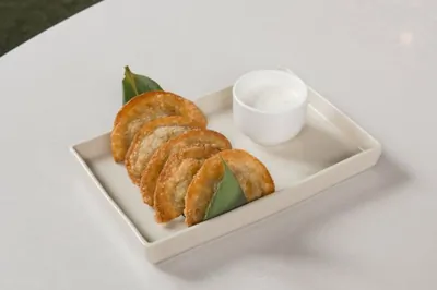 Мини-чебуреки с ягненком и карри