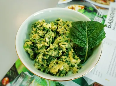 Сливочная яичница со шпинатом