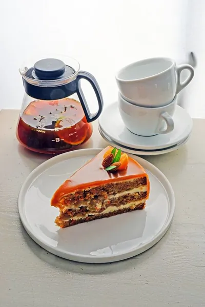 Морковный торт с грушей и соленой карамелью