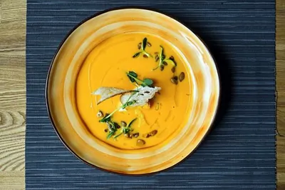 Тыквенный суп с чипсами из чиабатты