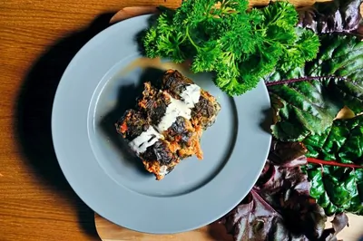 Голубцы в нежных листьях мангольда