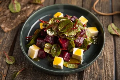 Салат со свеклой и тофу