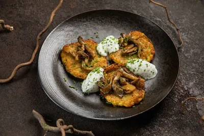 Картофельные драники с вешенками