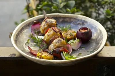 Шашлык из осетрины с овощами