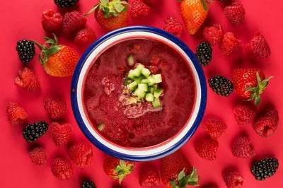 Холодный грузинский суп чриантели из вишни