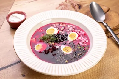 Свекольник с ледяной черной смородиной