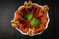 Мезе из запеченного болгарского перца с грецким орехом