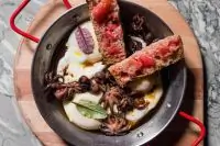 Яичница с мини-осьминогом