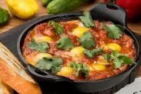 Шакшука из перепелиных яиц